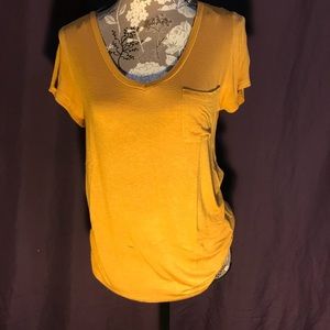 Lightweight active pocket tee